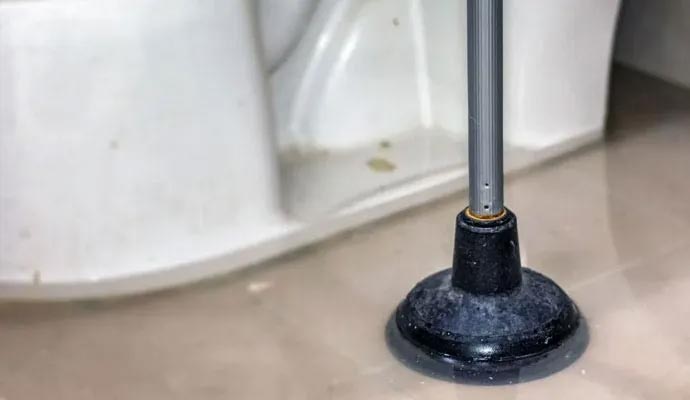 Sewage leak in toilet Sewage leak in toilet